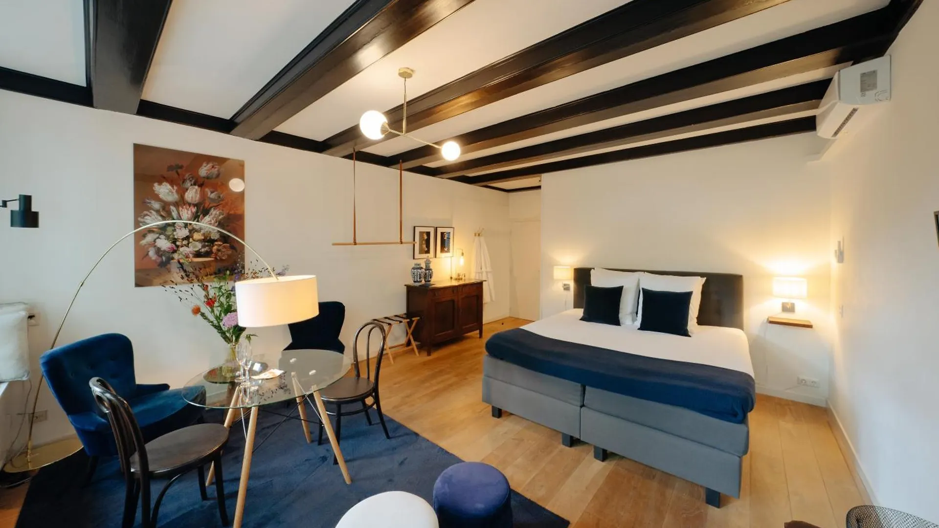 Affittacamere 1637: Historic Canal View Suites Amsterdam